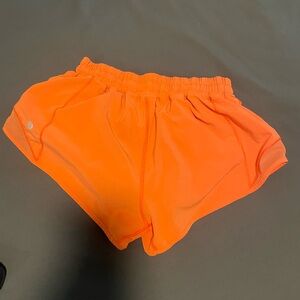 lululemon hotty hot low rise 2.5”